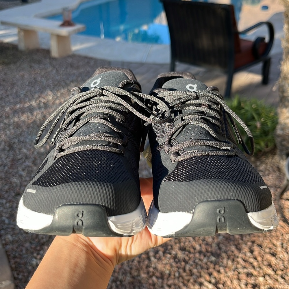 ON Cloud 5 Sneakers Sz 8 - Picture 10 of 17